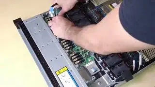 Lenovo ThinkSystem SR645 V3 installing an EDSFF drive backplane