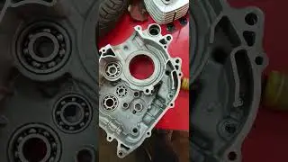 Bajaj avenger 220 cruise street gear box and crank case fitting #dilshanautogarage #youtubeshorts