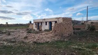 منزل قديم خصك رخصة الإصلاح وتمتع ليا بالطبيعة مساحة 3000 متر تقريبا محفظة نواحي مدينة الجديدة