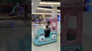 kereta mainan warna pink