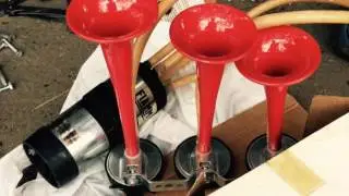 Fiamm Italy Triple Trumpet Ferrari Horns