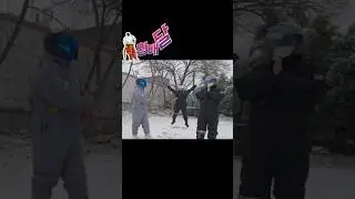 ⚡️우당탕탕 황배달_배달 레인저 출동! Delivery Riders' Traffic Light Dance in Snow! #kpop #오토바이타는여자 #dance #지코 #DUET