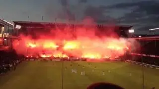 Se AIK-fansens eldhav