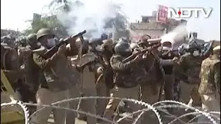 Delhi Police Block Farmers With Tear Gas
