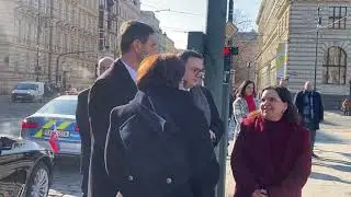 Juraj Blan&aacute;r a Jan Lipavsk&yacute; pri pam&auml;tn&iacute;ku obet&iacute; streľby na FiF UK v Prahe
