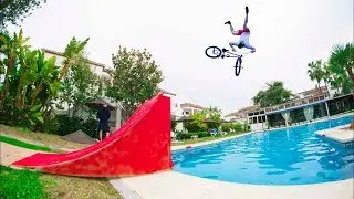 ПРЫЖКИ В БАССЕЙН НА BMX!! ОТБИЛ СПИНУ... (INSANE&nbsp;BMX&nbsp;POOL&nbsp;JUMP!)