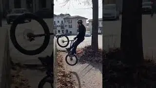 Riding the city ☀️ #bike #mtb #bmx #youtubeshorts #street #trial