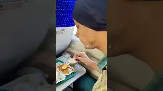 VANDE BHARAT Morning Breakfast | Food Review 🤤 *Maza Aagaya Khakar* #shorts