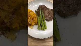 Cube steak, mashed sweet potatoes and asparagus #food #foodie #steak #dinnerwiththesals