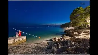 Mesmerizing Solar Flashing Buoys Illuminate the Coastline