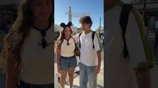 Когда едешь в Диснейленд втроём 😭