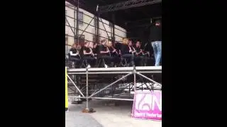 Het Noord Nederlands Jeugs Orkest op het Wapenplein Oostende