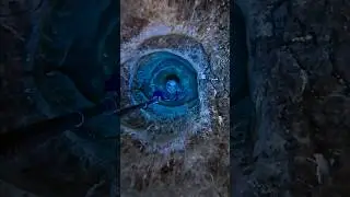 Are you nervous ? (Do not attempt) 💕 #underwater #swimthrough #freediver #freediving