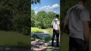 K&auml;rs&ouml;n Discgolf h&aring;l 2B - Putter drive for 100m lycky birdie on Europes first disc golf course