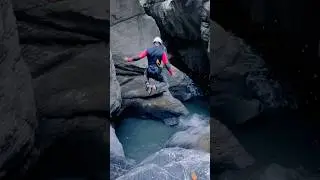 CE SAUT INCROYABLE DE 18M DANS LE CANYON DE LA MORGE 😍 #canyon #canyoning #jump #guide