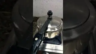Kitchen Essentials pressure cooker Whistle sound