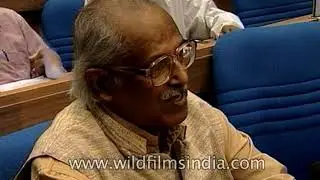 Film director Hrishikesh Mukherjee honoured with the Dada Saheb Phalke award for 1999