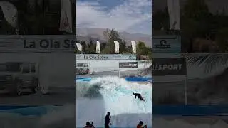 Дерек &mdash; профессиональный райдер на FlowRider Barrel в спортивном комплексе Ola Mall Sport Wave Ho...