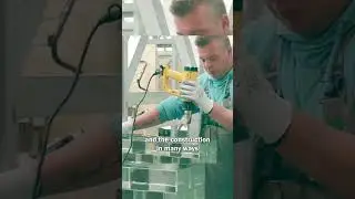 Здание из стеклянных кирпичей