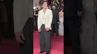 'Heated Rivalry' star Hudson Williams' glambot needed a little blur to be red-carpet-appropriate