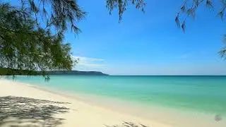 Panorama sur la plage de Soksan ( Long beach ) à Koh Rong au Cambodge vers Sihanoukville