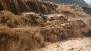 Amazing! China's Hukou Waterfall dazzles in aerial footage