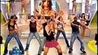Kelly Key no Domingo Legal cantando adoleta em 2003.