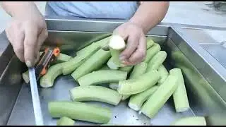 Green banana peeling machine