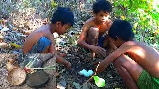 Primitive Technology - Grilling Eggs - Eating delicious
