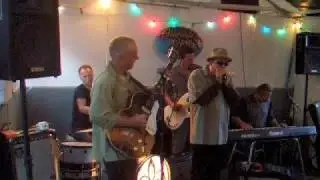 Little Jonny & The Giants - Talk To Me Baby