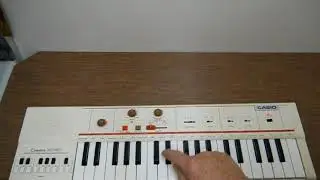 vintage Casio MT 40 keyboard