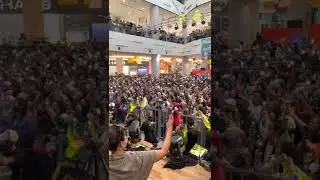 Keisya menyanyi TIU @ Malaysia penontonnya wow ramai