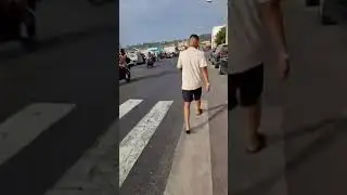 francesco emilio borrelli insegue un ...