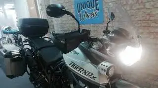 TRIUMPH TIGER 800 XRX LOW. TRIUMPH PANNIERS WITH SHAD TOP BOX