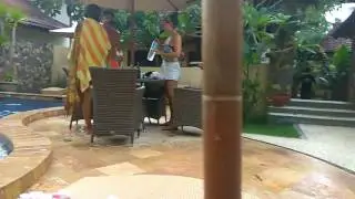 Mandi bareng artis hot
