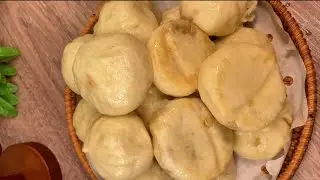 Эти свежие паровые булочки со свининой просто восхитительны! Пушистые и полные сочной начинки &mdash; н...