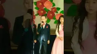 Ибрагим в первом классе рассказывает стих на 'мамин праздник"