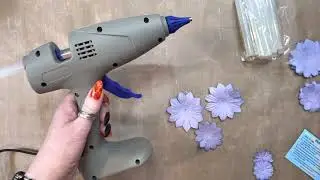 Review of the Monvict glue gun on Amazon. Guys LOVE LOVE it 😍