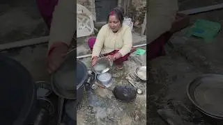 नीलू बर्तन धो रही है #youtubeshorts