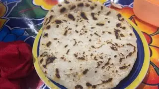 Haciendo Tortillas con Quesillo 🧀
