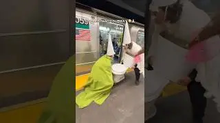 GNOMES IN NYC SUBWAY 😭🙏🏻