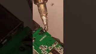 Восстанавливаем флешку паяльником #fix #diy #electronic #ремонтсвоимируками