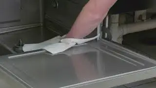 Cleaning the Hobart LXn Undercounter Dishmachine