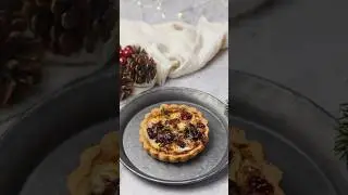 Christmas quiche with Brie, bacon, caramelised onion and cranberry compote #cooking #baking