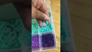 Make a pink and blue bracelets with me