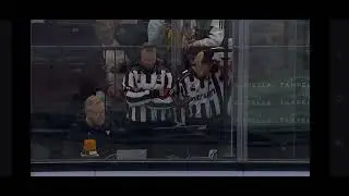 Johan Olofssonin sikamainen taklaus suoraan Simon Johanssonia p&auml;&auml;h&auml;n