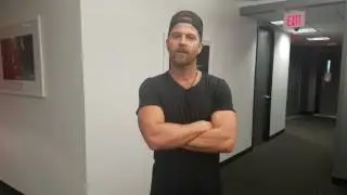 Kip Moore.. THE FLOOR IS LAVA!