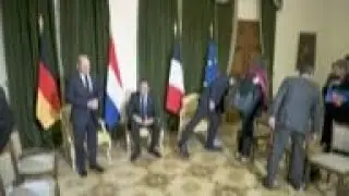 Macron, Rutte meet on Prague gathering sidelines