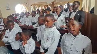 Credo authentique. Au rythme de la chorale Servites Thérésiens. Suivez