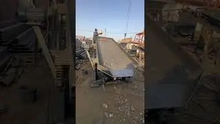 Vibrating screen #sand #machine #stonemachine #screen #screeningmachine #mining #feeder